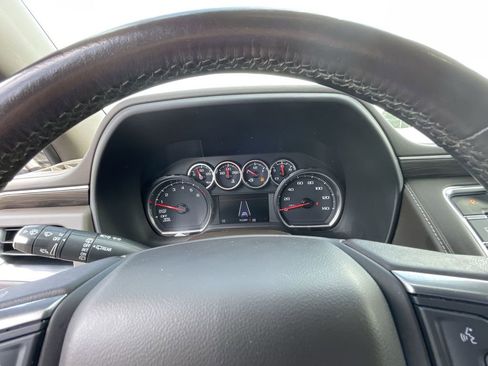 Used 2021 Chevrolet Suburban Z71 w/ Z71 Signature Package AWD/4WD image 12