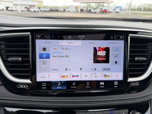 New 2026 Chrysler Pacifica Select FWD image 21