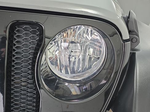 Used 2021 Jeep Wrangler Sport image 28