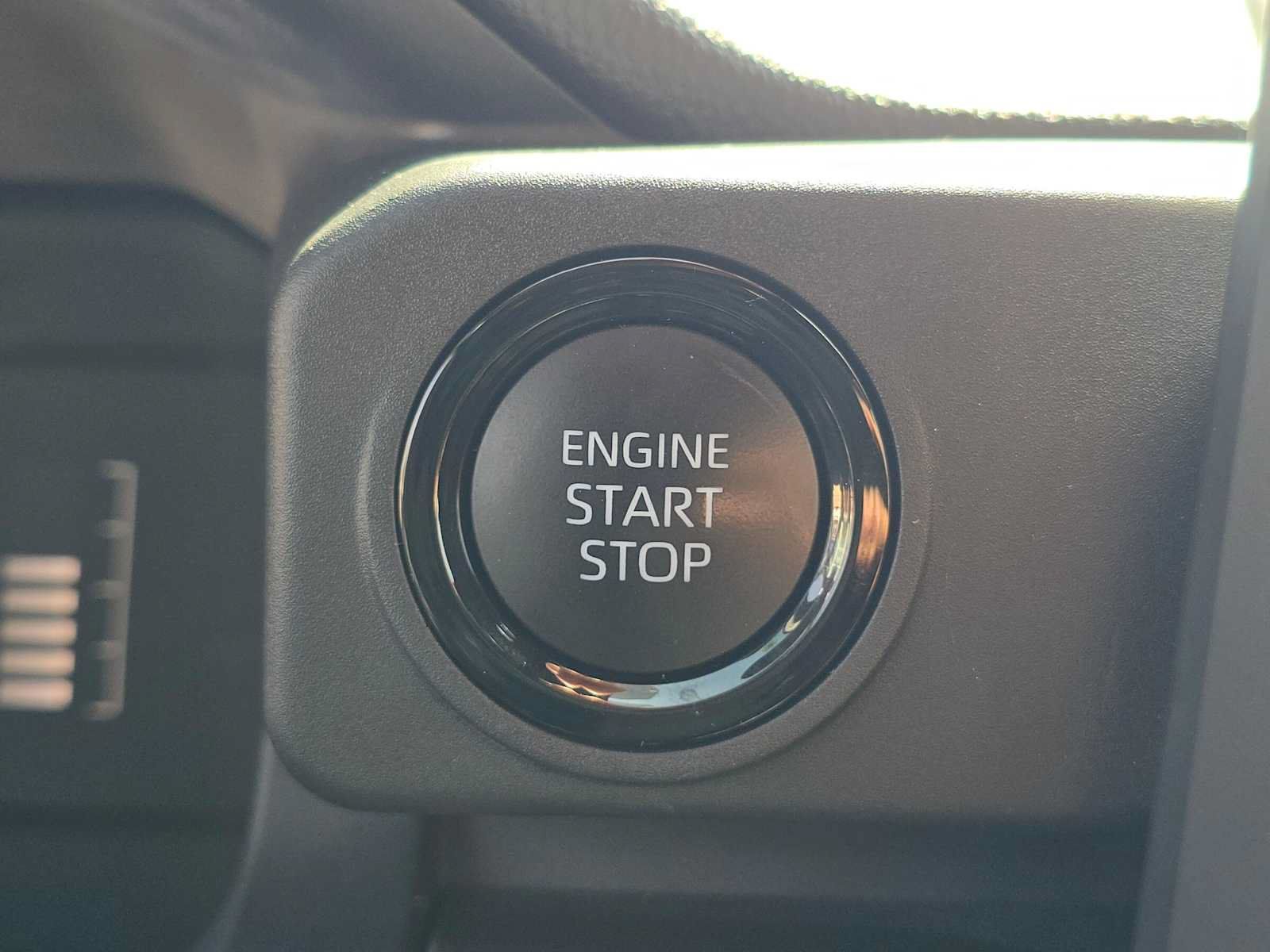 Certified 2024 Toyota Tacoma SR5 AWD/4WD image 30