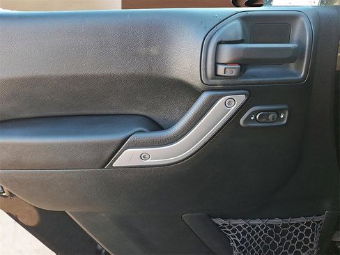 Used 2017 Jeep Wrangler Unlimited Rubicon w/ Dual Top Group image 28