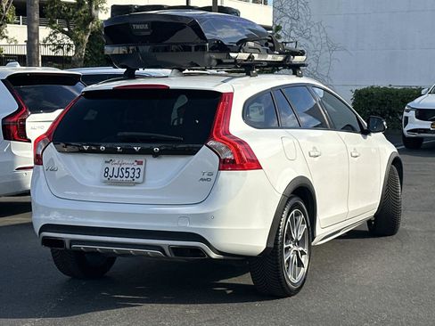 Used 2018 Volvo V60 T5 Cross Country w/ Convenience Package image 5