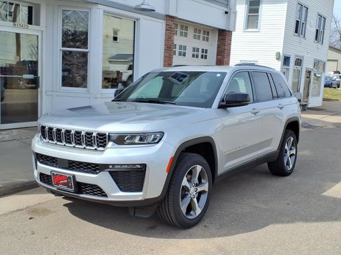 New 2026 Jeep Grand Cherokee Limited Reserve AWD/4WD image 2