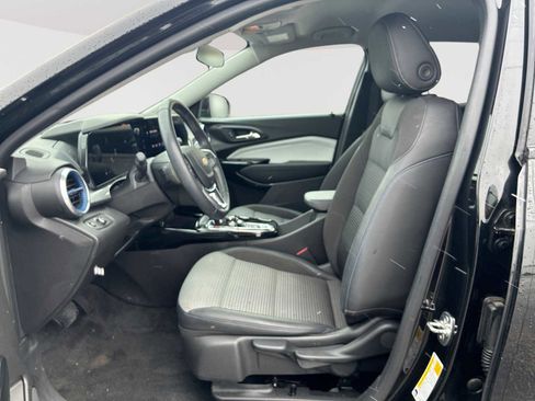 Certified 2024 Chevrolet Trax LT w/ Driver Confidence Package image 18