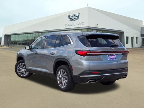 Used 2025 Buick Enclave Preferred FWD image 4