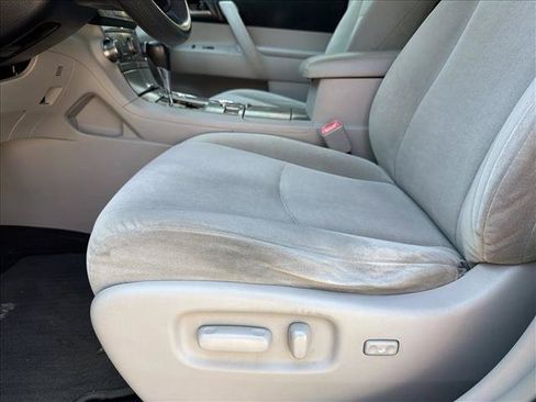 Used 2012 Toyota Highlander 4WD w/ Tech Pkg image 13