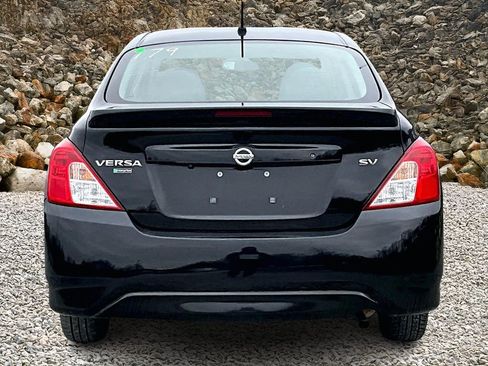 Used 2019 Nissan Versa SV image 4