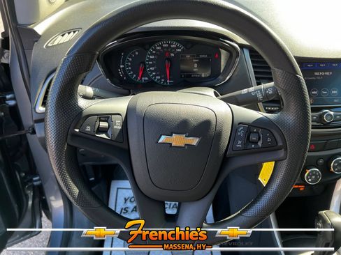 Used 2020 Chevrolet Trax LS w/ Tint and Cruise Package AWD/4WD image 12