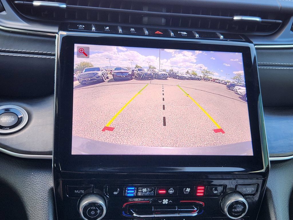 Used 2021 Jeep Grand Cherokee L Overland w/ Luxury Tech Group IV AWD/4WD image 9