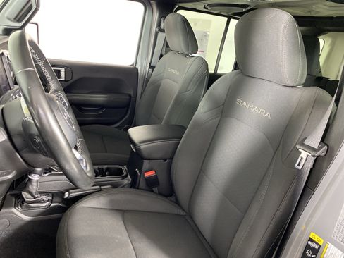 Used 2022 Jeep Wrangler Unlimited Sahara w/ Cold Weather Group AWD/4WD image 17