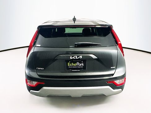 Used 2023 Kia Niro LX image 7