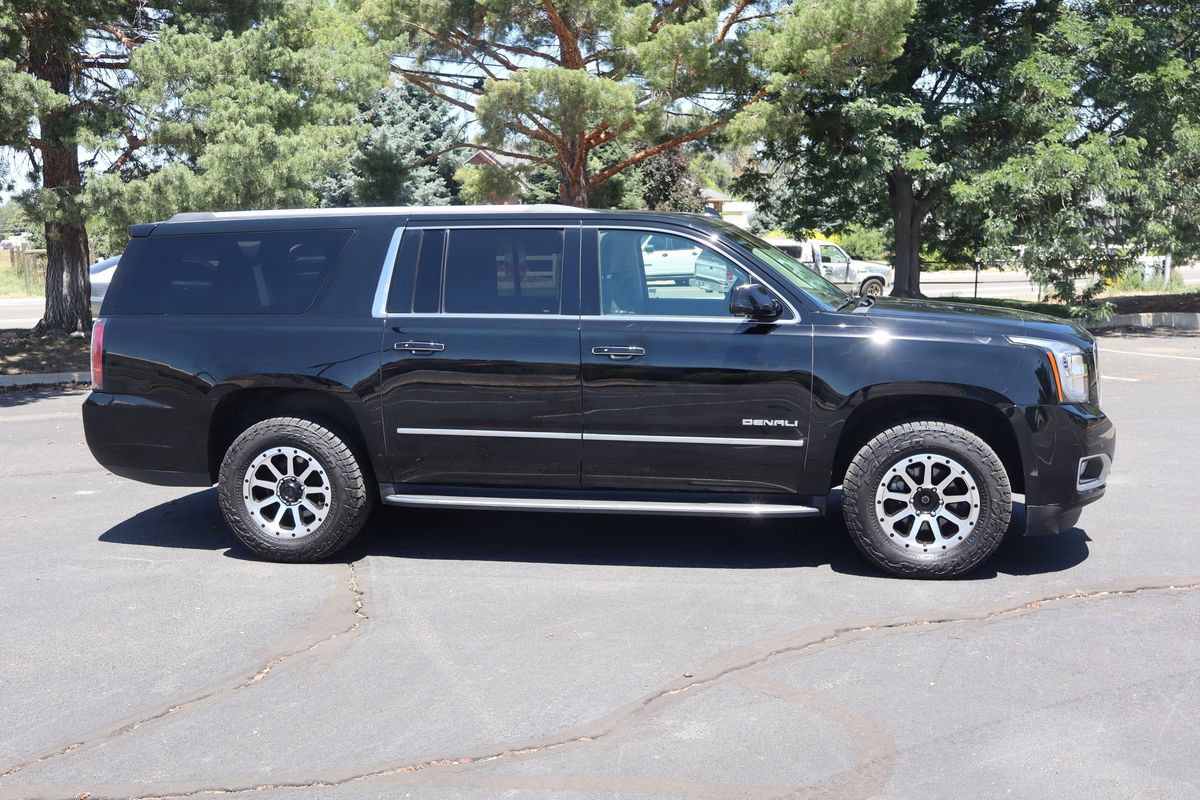 Used 2016 GMC Yukon XL Denali w/ Open Road Package AWD/4WD image 3