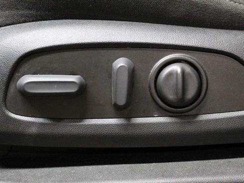 Used 2023 Chevrolet Traverse LT FWD image 19