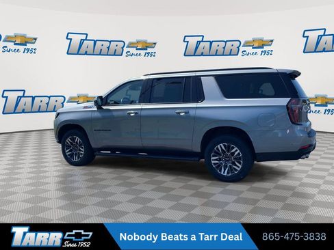 Used 2025 Chevrolet Suburban Z71 AWD/4WD image 6