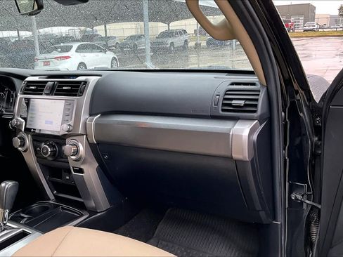 Used 2021 Toyota 4Runner SR5 Premium image 17
