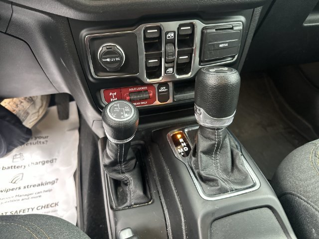 Used 2024 Jeep Wrangler Unlimited AWD/4WD image 30