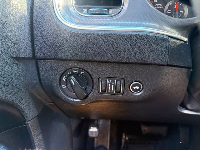 Used 2012 Dodge Charger SE RWD image 18
