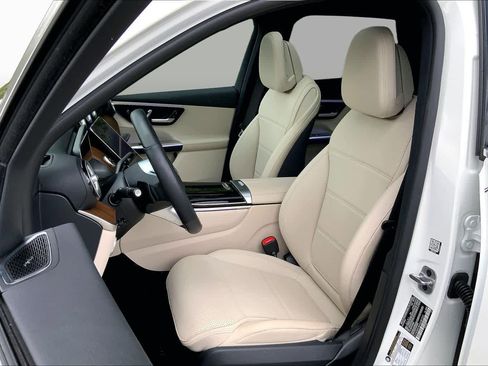 Certified 2025 Mercedes-Benz GLC 300 4MATIC image 9