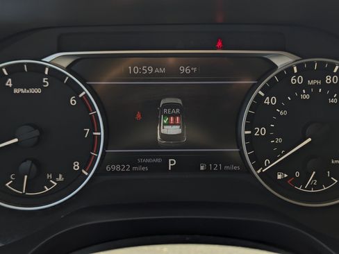 Used 2023 Nissan Rogue SV FWD image 12