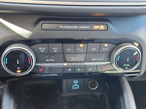 Used 2022 Ford Escape SE w/ SE Sport Appearance Package FWD image 25