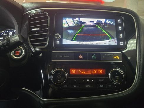 Used 2019 Mitsubishi Outlander SE image 25