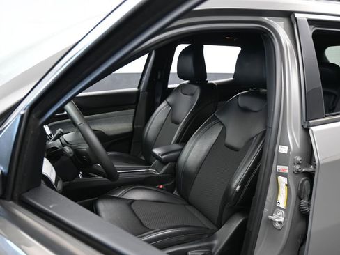 Used 2023 Jeep Compass Latitude AWD/4WD image 10