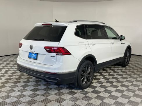 Used 2022 Volkswagen Tiguan SE AWD/4WD image 16