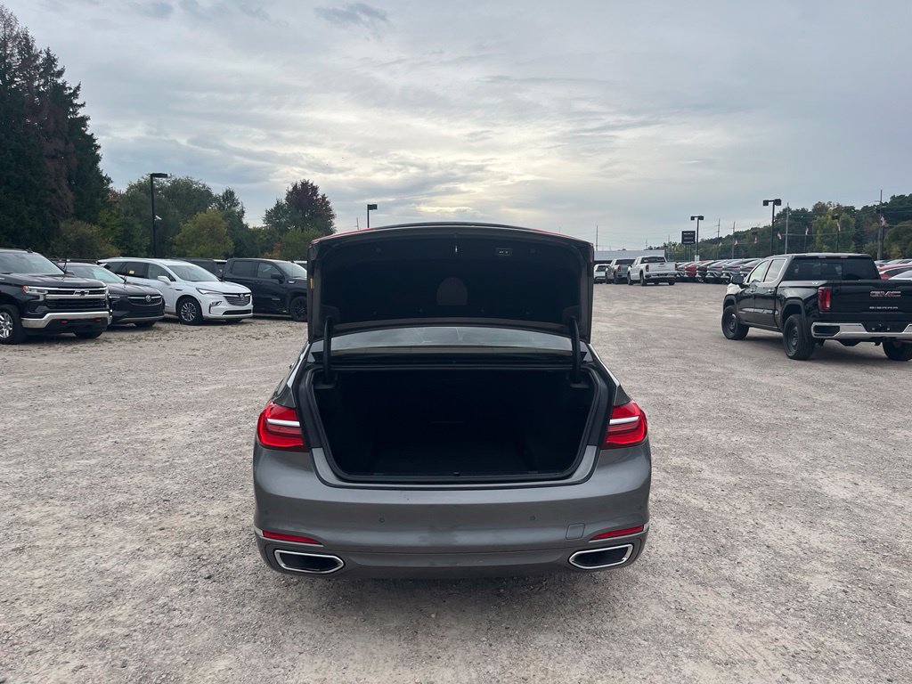 Used 2016 BMW 740i RWD image 9