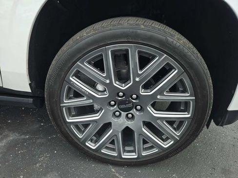 Used 2025 GMC Yukon Denali Ultimate AWD/4WD image 19