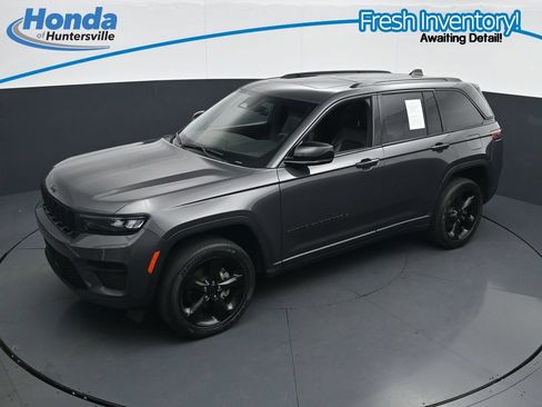 Used 2023 Jeep Grand Cherokee Altitude AWD/4WD image 22