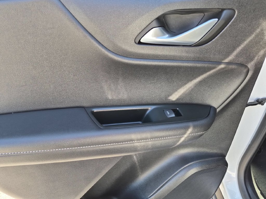 Used 2025 Chevrolet Blazer LT FWD image 25