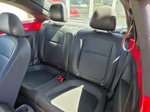 Used 2018 Volkswagen Beetle 2.0T SE FWD image 15