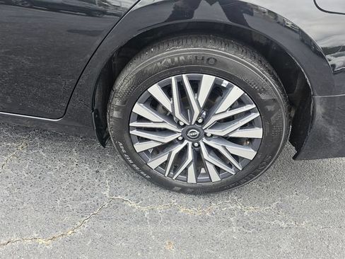 Used 2025 Nissan Altima 2.5 SV FWD image 11