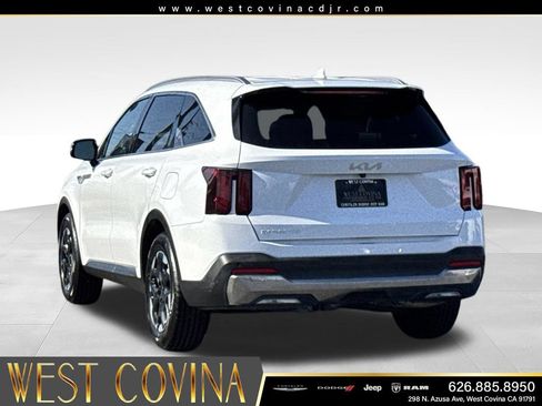 Used 2024 Kia Sorento S FWD image 8