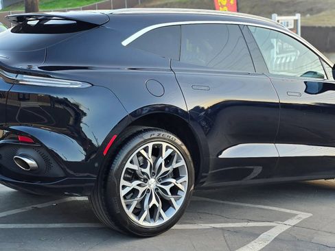 Used 2022 Aston Martin DBX image 4