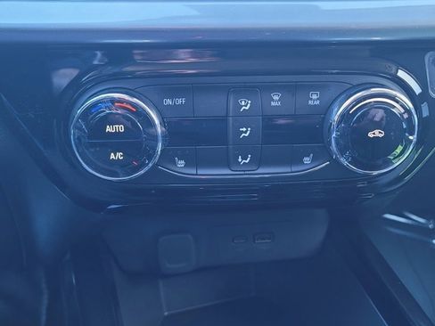 Used 2025 Chevrolet Trax LT w/ Driver Confidence Package image 14