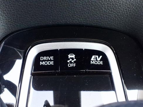 Used 2025 Toyota Corolla LE image 13