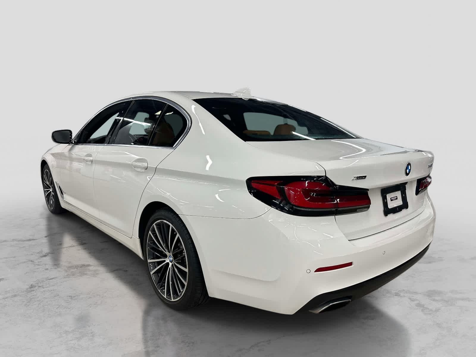 Used 2023 BMW 530i xDrive w/ Convenience Package AWD/4WD image 3