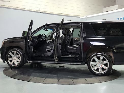 Used 2017 Cadillac Escalade ESV Luxury AWD/4WD image 11