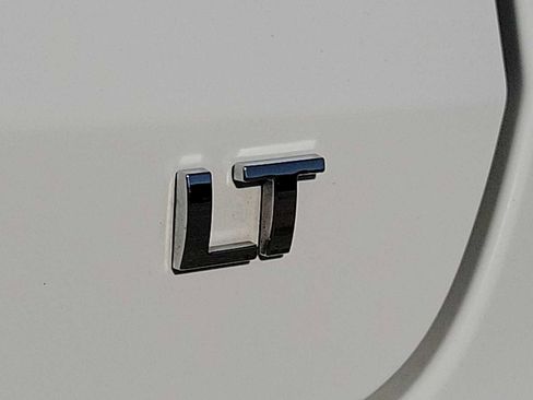 Used 2025 Chevrolet Trax LT FWD image 11