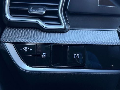 Used 2024 Kia Sportage LX image 18