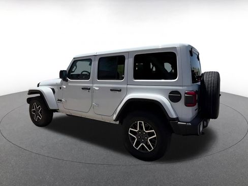 Used 2025 Jeep Wrangler Unlimited Sahara AWD/4WD image 10