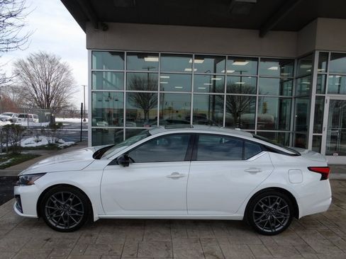 Certified 2023 Nissan Altima 2.0 SR image 4