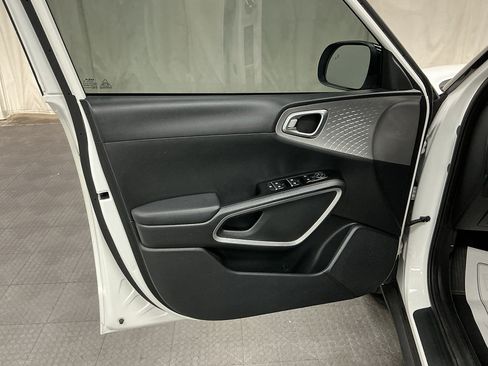 Used 2024 Kia Soul LX w/ Option Group 015 FWD image 19