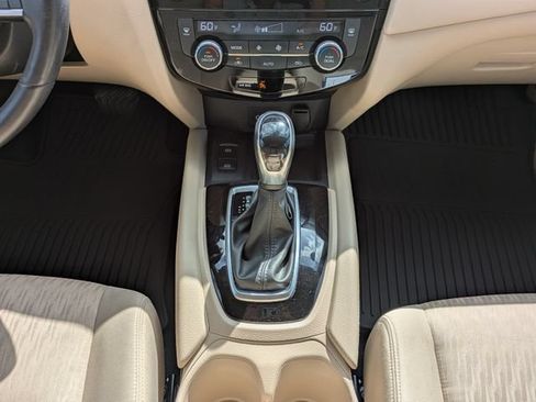 Used 2019 Nissan Rogue SV w/ Premium Package FWD image 19