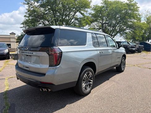 Used 2025 Chevrolet Suburban Z71 AWD/4WD image 5