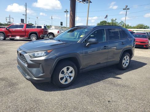Used 2020 Toyota RAV4 LE FWD image 2
