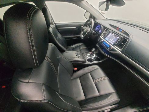 Used 2018 Toyota Highlander SE image 21