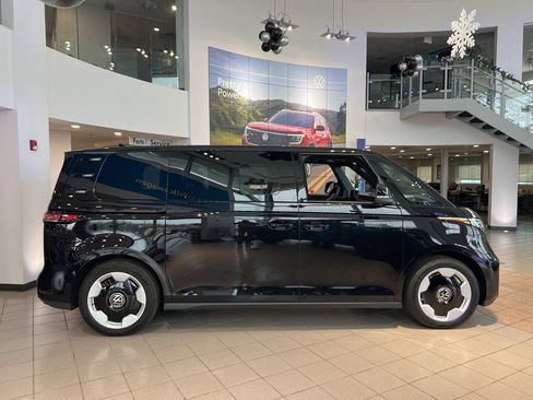 New 2025 Volkswagen ID. Buzz Pro S image 2