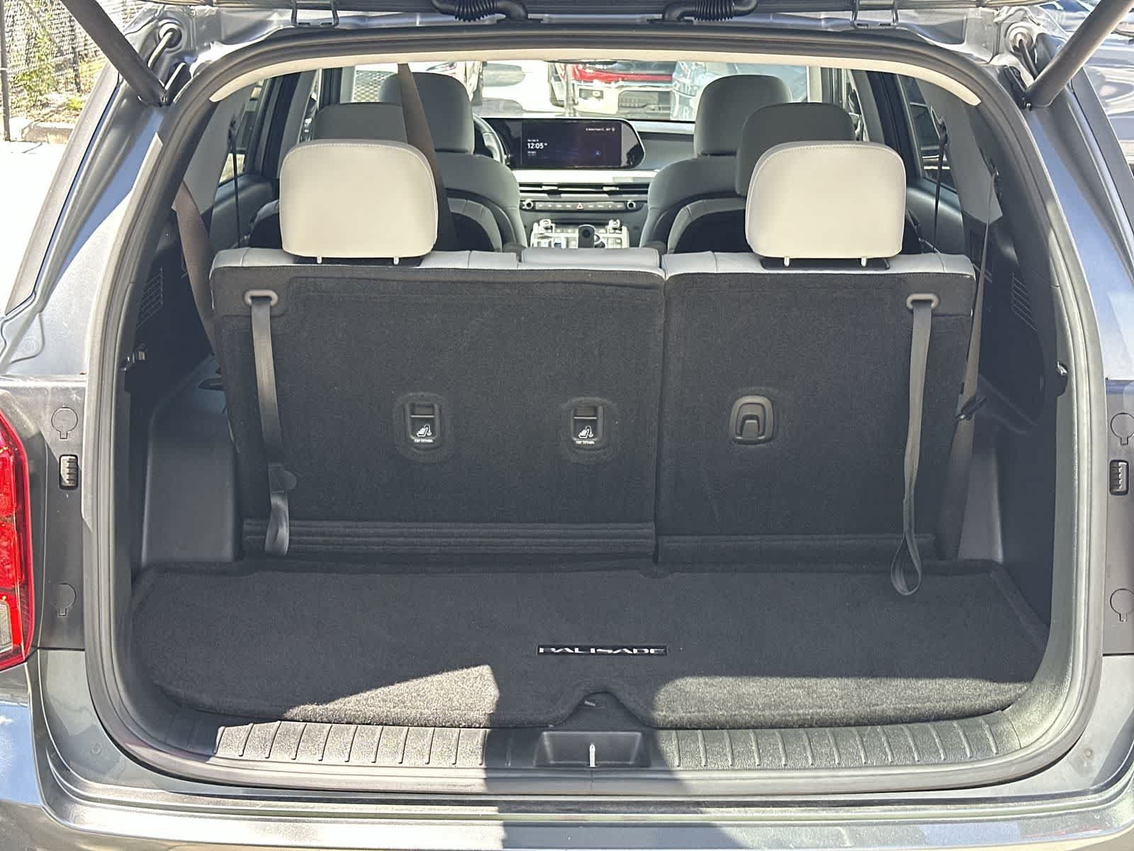 Used 2024 Hyundai Palisade SEL FWD image 16